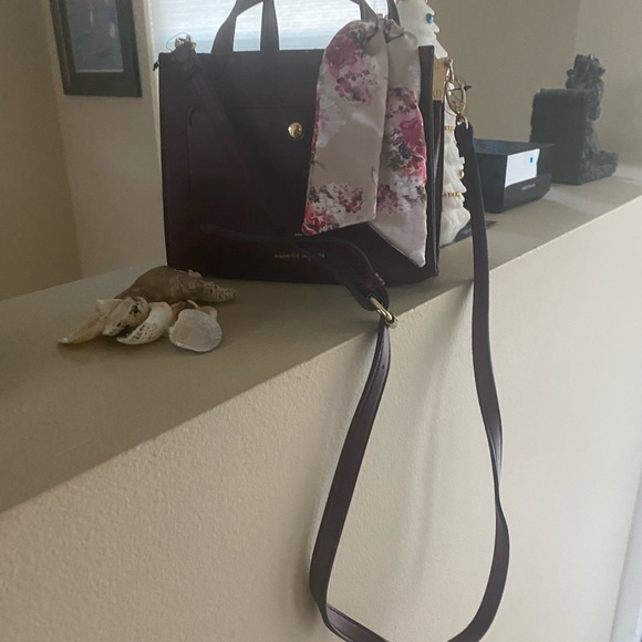 💃🏽Nanette Lepore's Colby Satchel! Purse is just right 4 everyday errands 💃🏽 - Picture 4 of 7